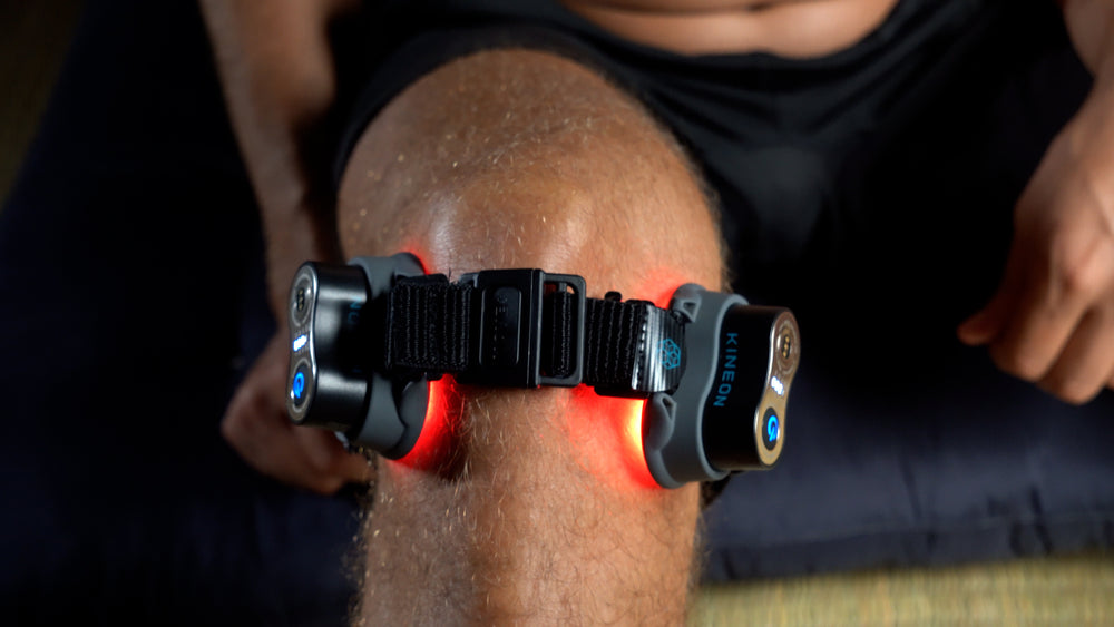 An image of a man's knee with light therapy to help reduce joint pain.