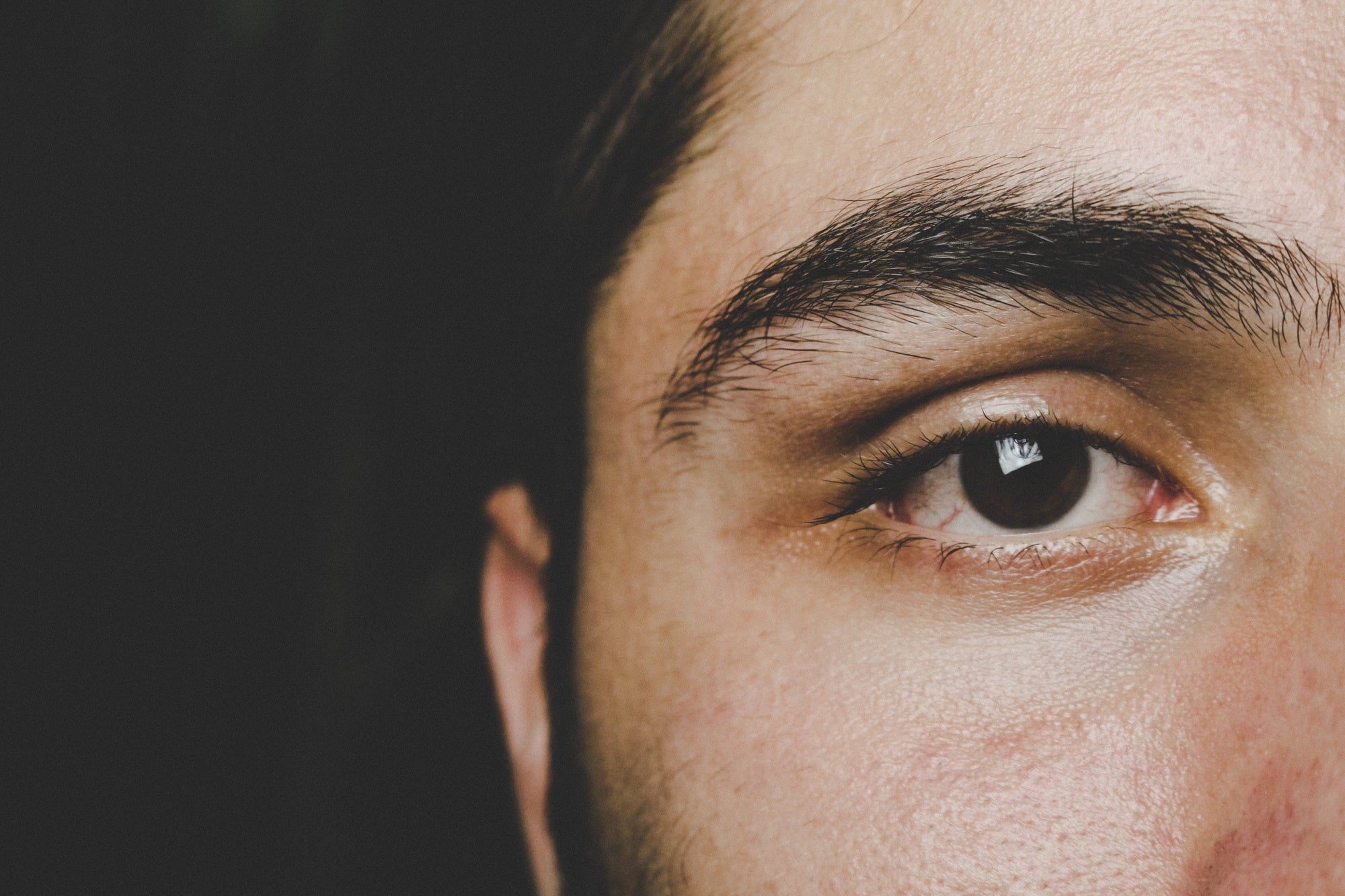 Can Red Light Therapy Damage Your Eyes? Safety Tips For Red Light Therapy At-Home - Kineon