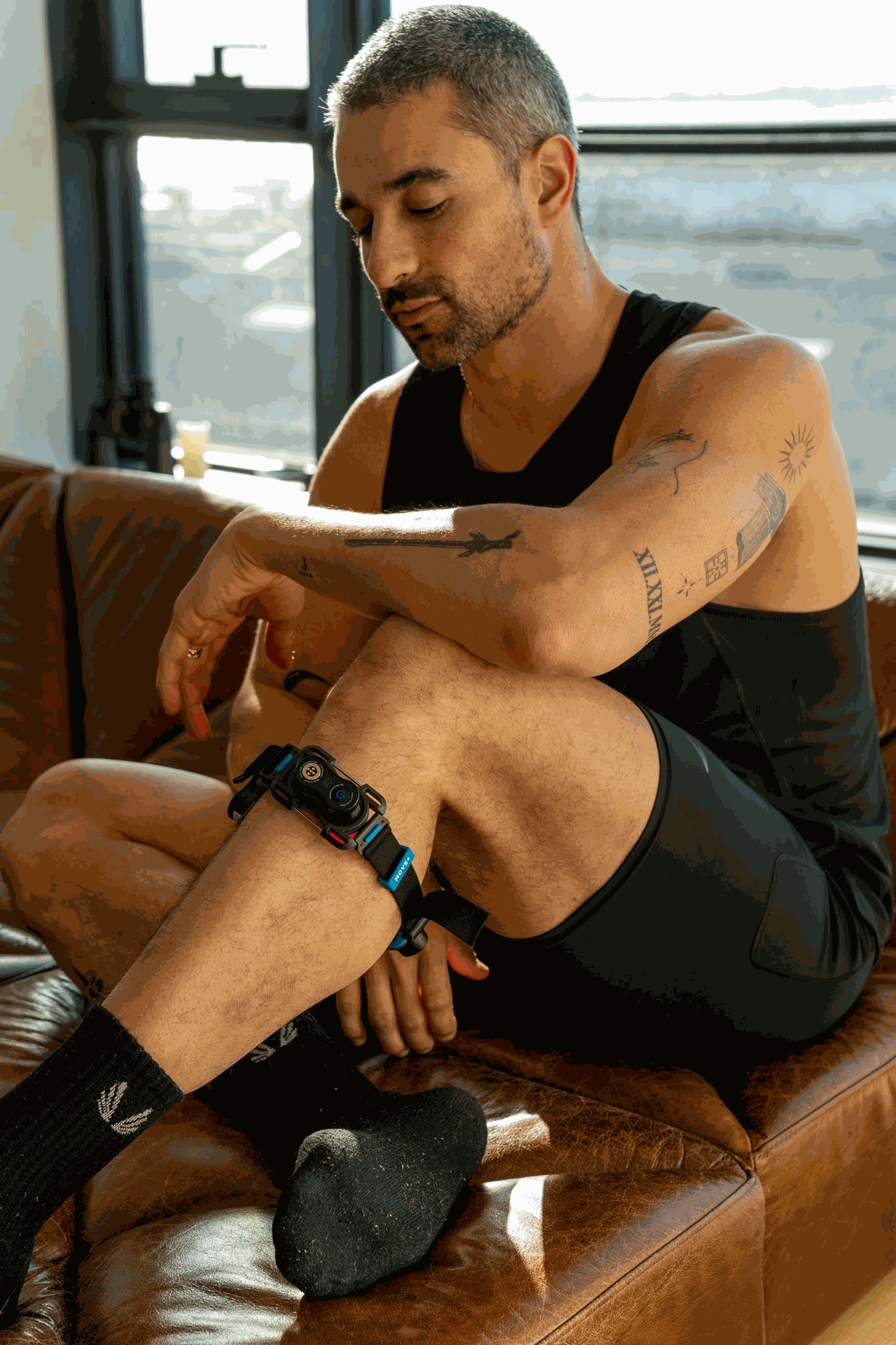 Athlete using the Kineon MOVE+ on the knee