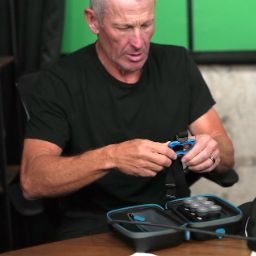 Lance Armstrong unboxing MOVE+ on the podcast